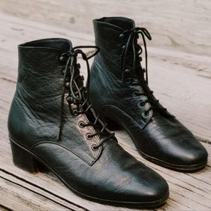 Christy Dawn Dawn Boots in Noir Leather Black  Size 7